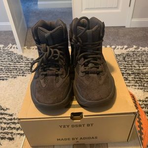Yeezy Boots (Great condition)